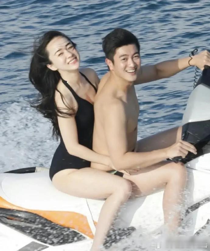 霍思燕这素颜是真的羡慕了，年轻的时候真的是很水灵很可的那种。好清纯，我见犹怜，眼