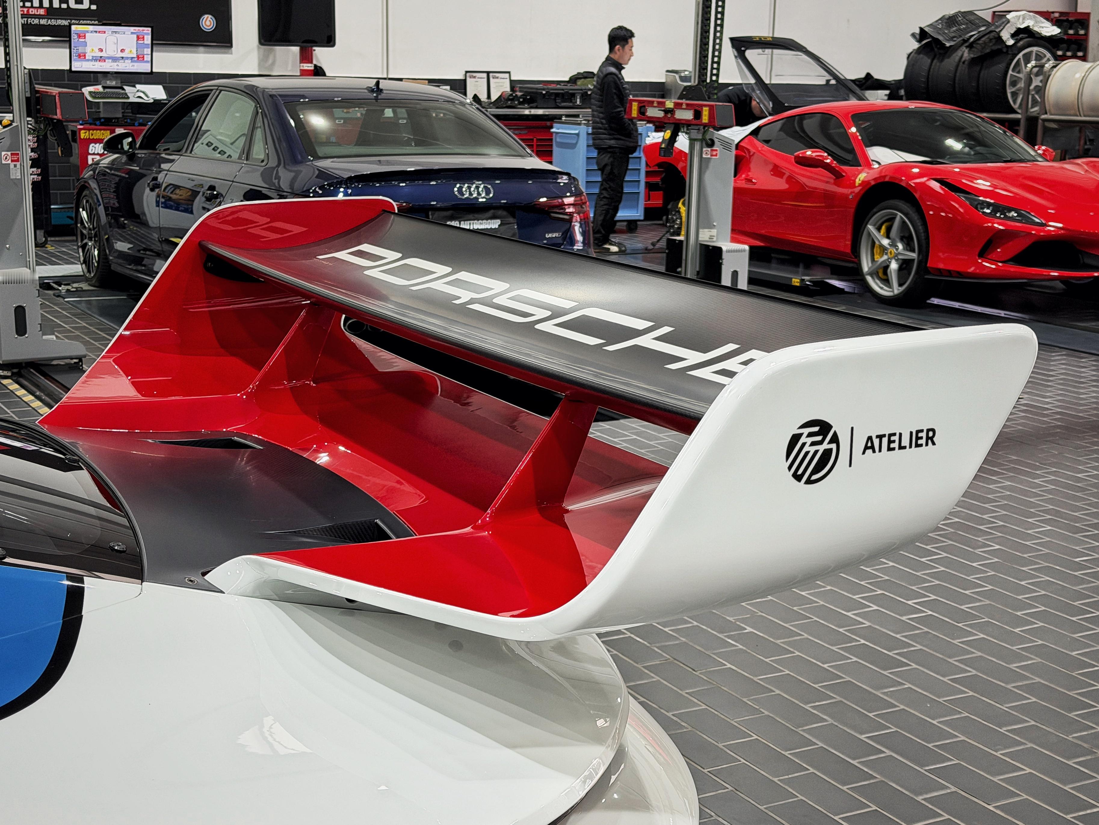 来朋友这儿看看，全球77台的GT3R rennsport帅的有些夸大张欣哲频道保