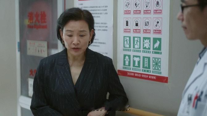 问心2医生为救人踩红线该不该罚问心2 在生死关头，医生选择行动是出于对生命的热忱