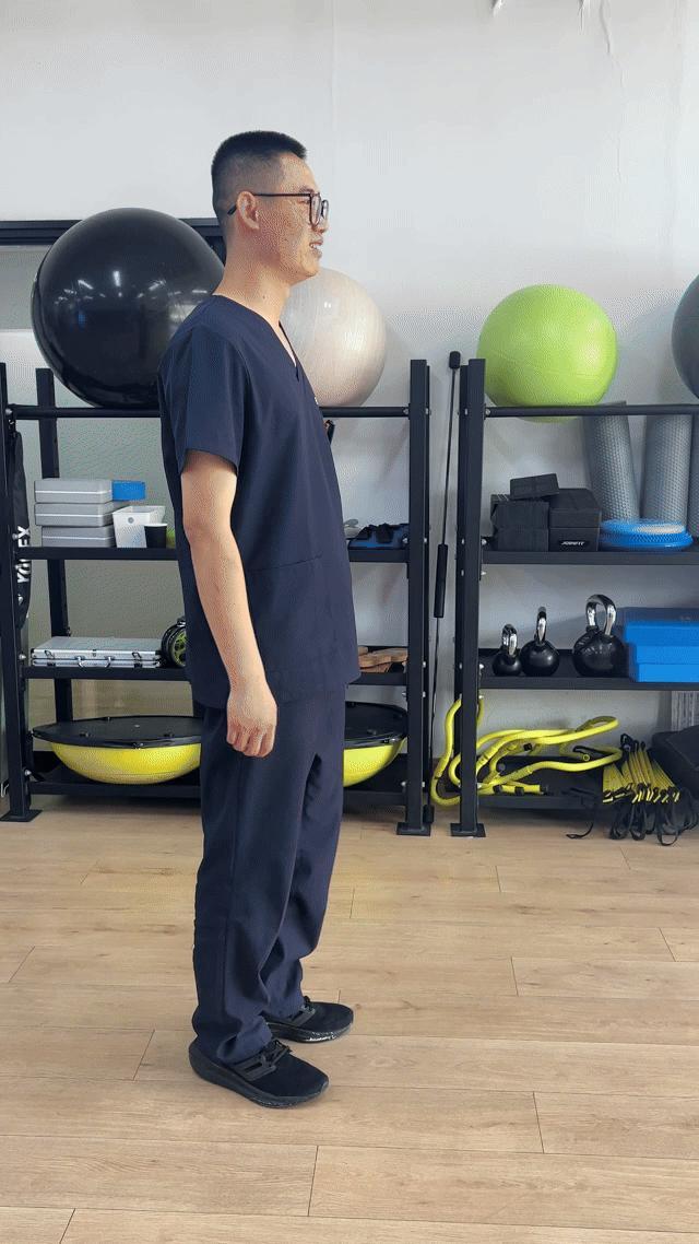 走路腰疼 你们有没有人是这么走路的[笑cry]我们北京华腾崔老师这个模仿能力[作