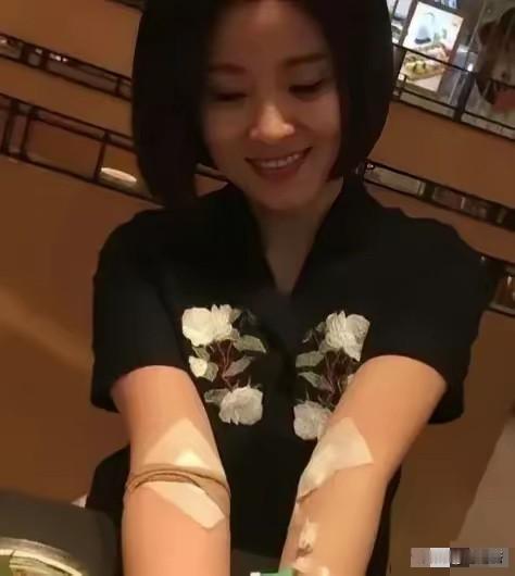 2017年，浙江一28岁女孩无偿捐献骨髓，救了一名15岁白血病男孩。没想到，男孩