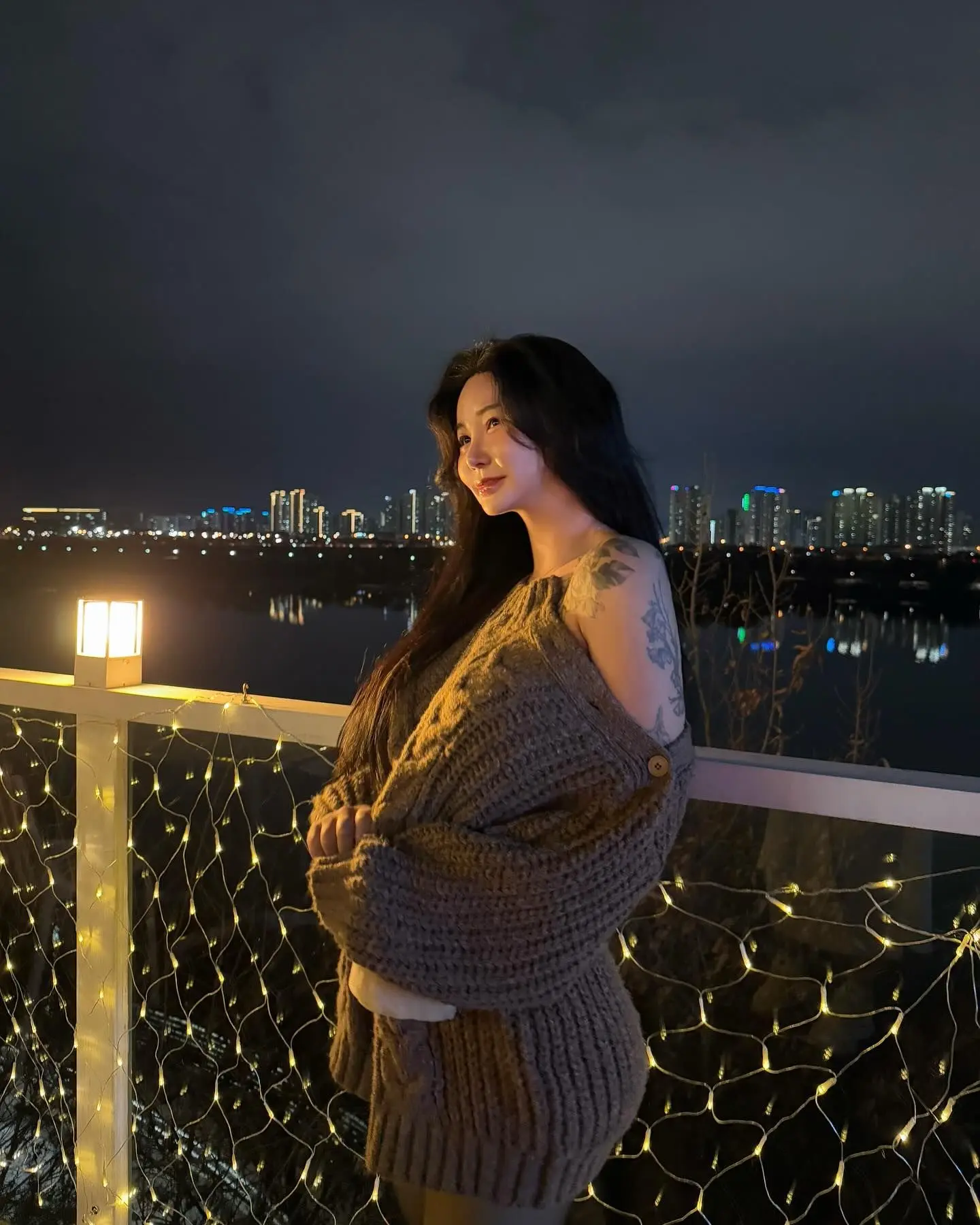 夜晚拍照才有感觉 你要怎么抵抗我 蜜桃女孩 身材好就是好 这很都市丽人