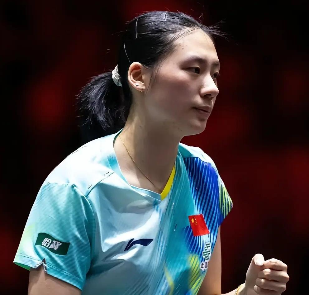 重庆冠军赛第二轮，陈熠3-2险胜斯佐科斯，女单8强国乒占据了其中5席。
首局陈熠