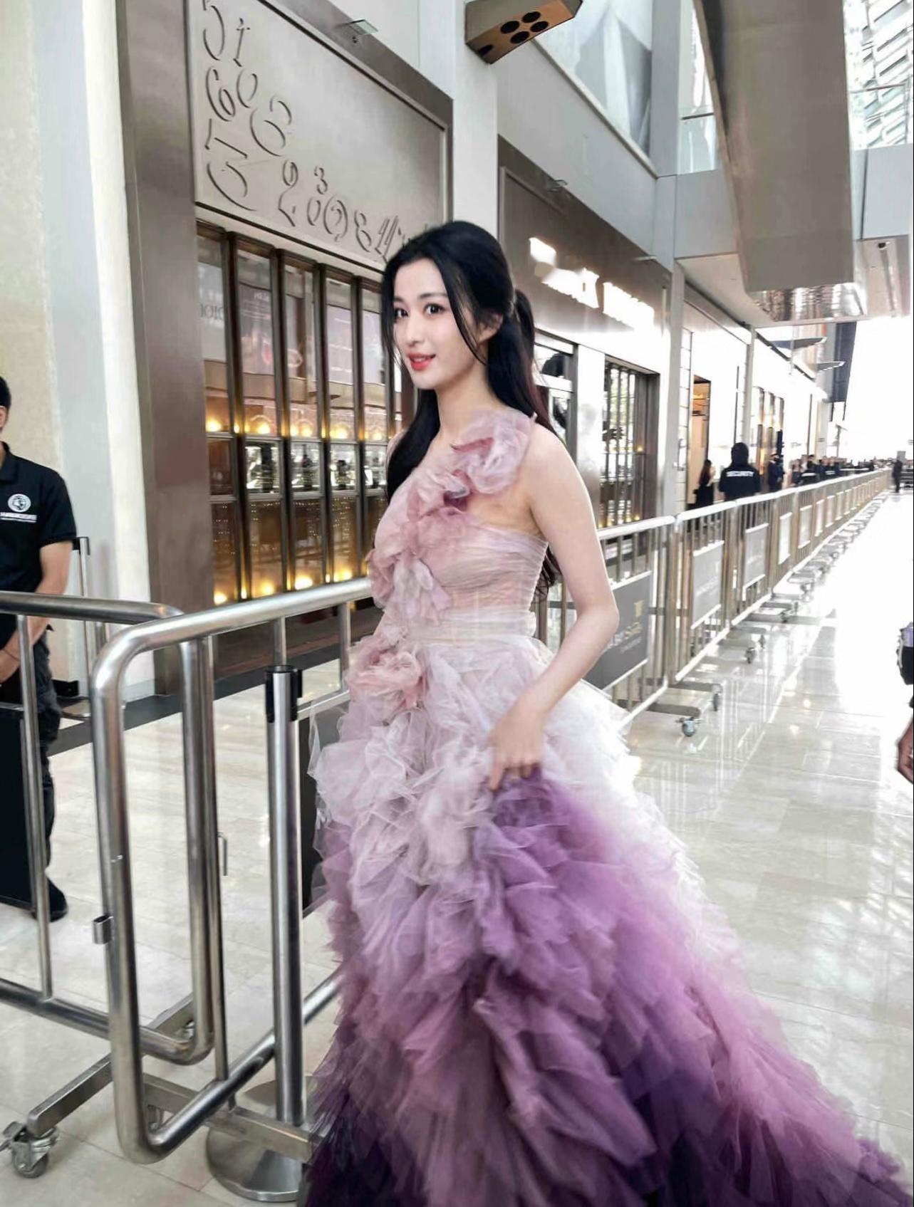 #王楚然新加坡生图# 被王楚然这几张生图美到，长在我审美上了 ​​​