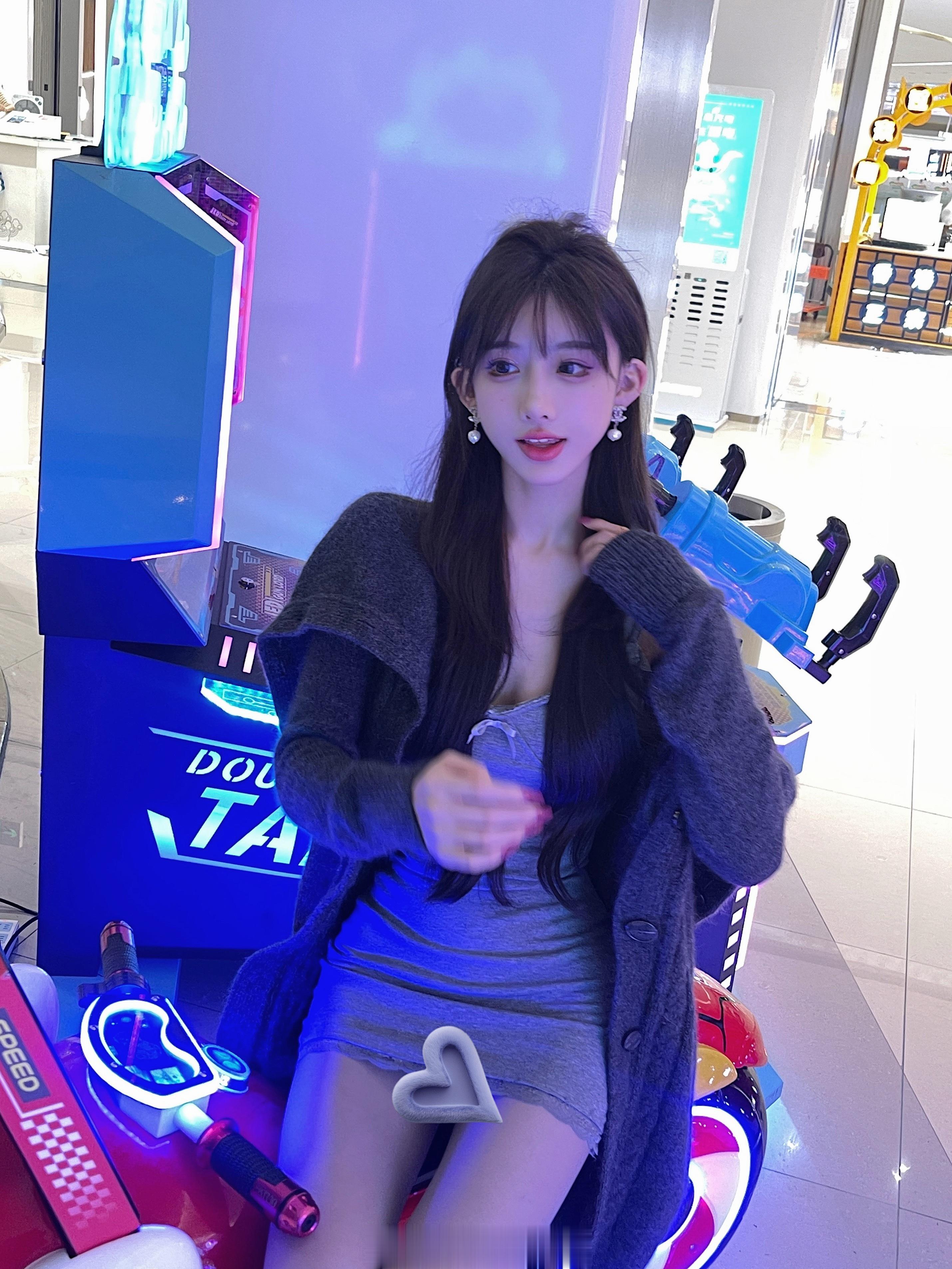 假装甜妹的御姐 ​​​