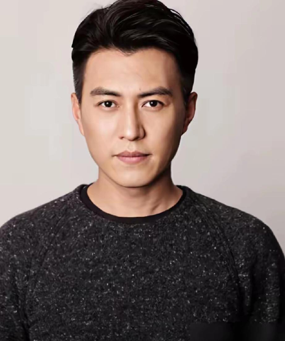 靳东名下竟有18家公司，本以为是夫妻携手闯商海，可仔细一瞧，公司法人、股东名单里