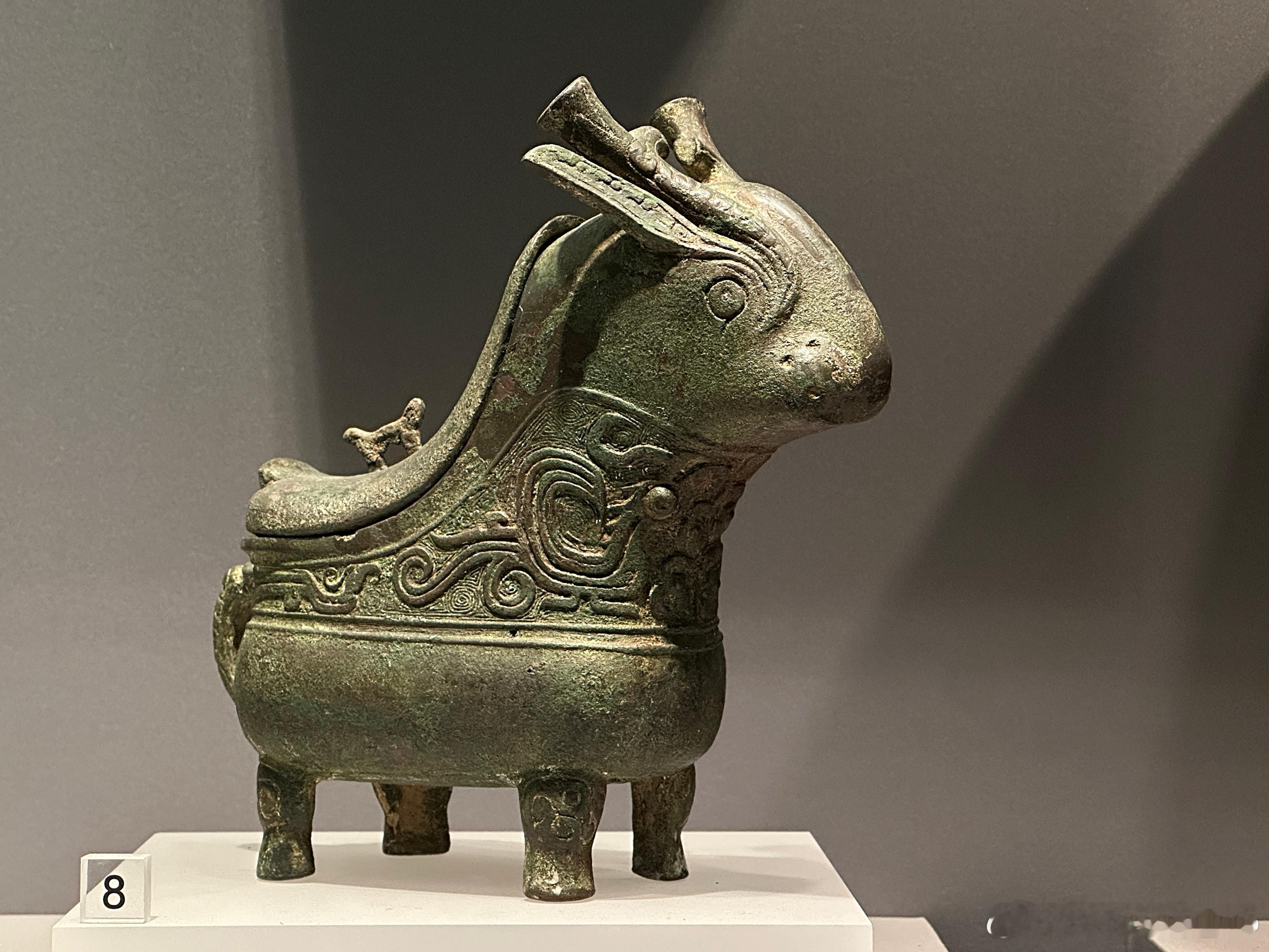 青铜牺觥 西周 南京博物院藏1954年镇江丹徒烟墩山出土。整体造型似四足兽，酒器