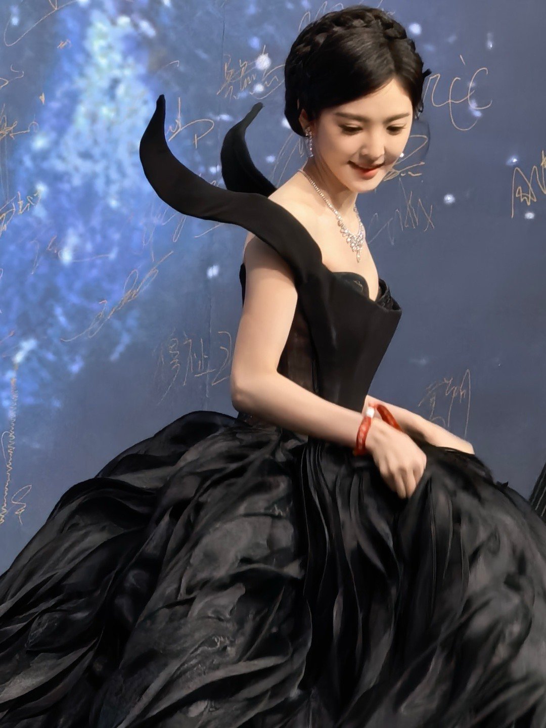 章若楠赫本大片章若楠优雅的黑天鹅章若楠优雅的黑天鹅，太美了，好耶 