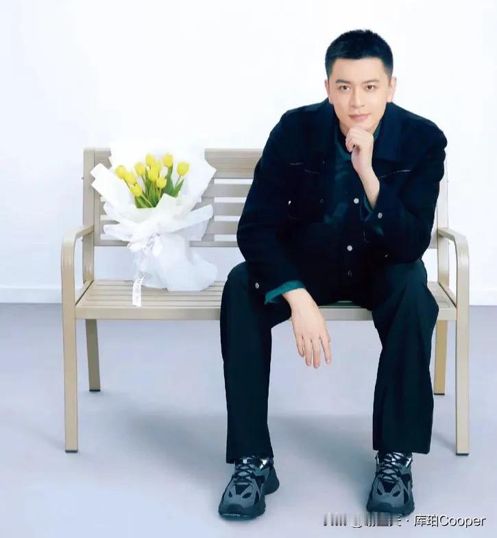杨鸣不愧是大智慧，大格局的儒帅，看到王博带广厦在季后赛缺兵少将遭遇，耳畔想起杨导