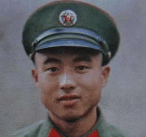 1987年，侦察参谋傅平山牺牲后，其遗体被越军浇在水泥基座中，部队首长指示：花1