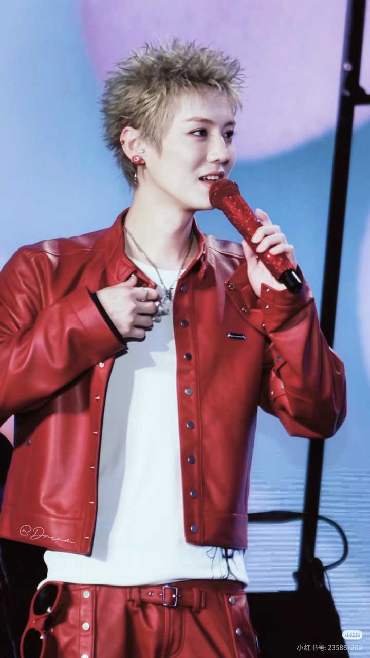 鹿晗歌手鹿晗鹿晗gapday音乐节﻿爱他实在是一件满心欢喜的事情，想到有他在一切