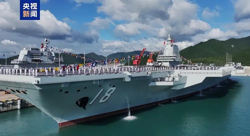 中国的第三艘航母正式入列，那就是福建舰。
福建舰采用了电磁弹射技术。
也是全球唯