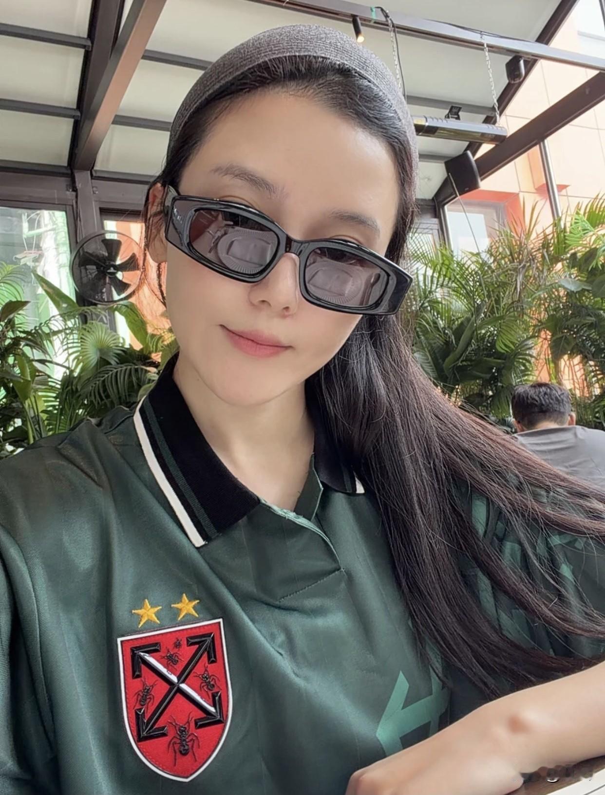 我的世界杯记忆赛场上也有争议。曾有两队默契平局携手出线，消极对抗取代了拼搏，让拼