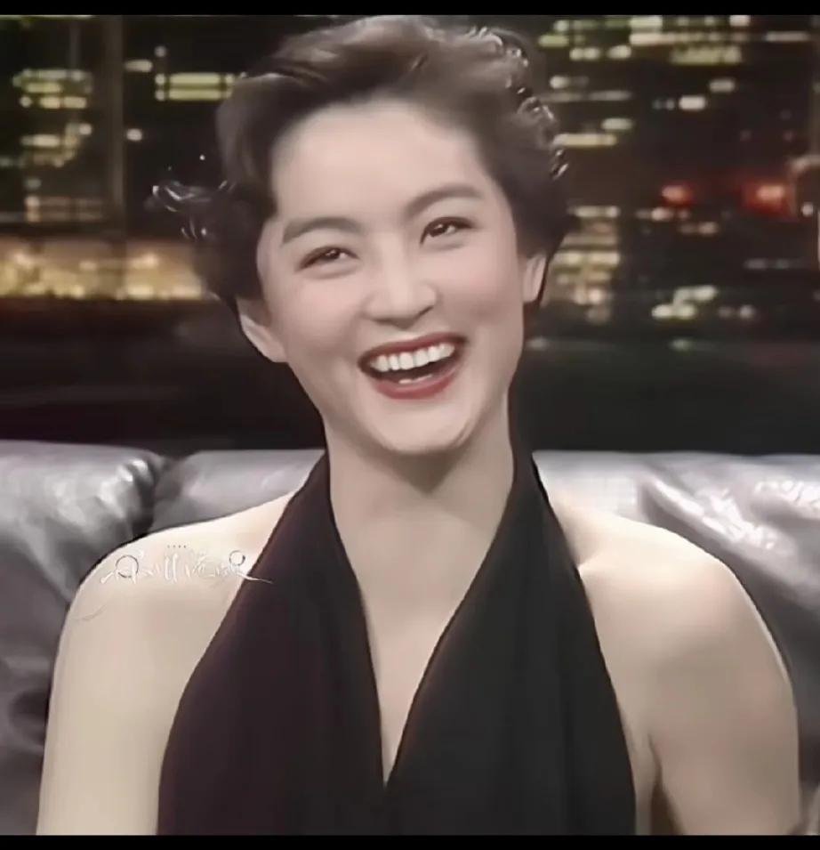 林青霞当年的颜值和气质，有人认为是艳压群芳，在整个亚洲也是第一把交椅，无人能出其