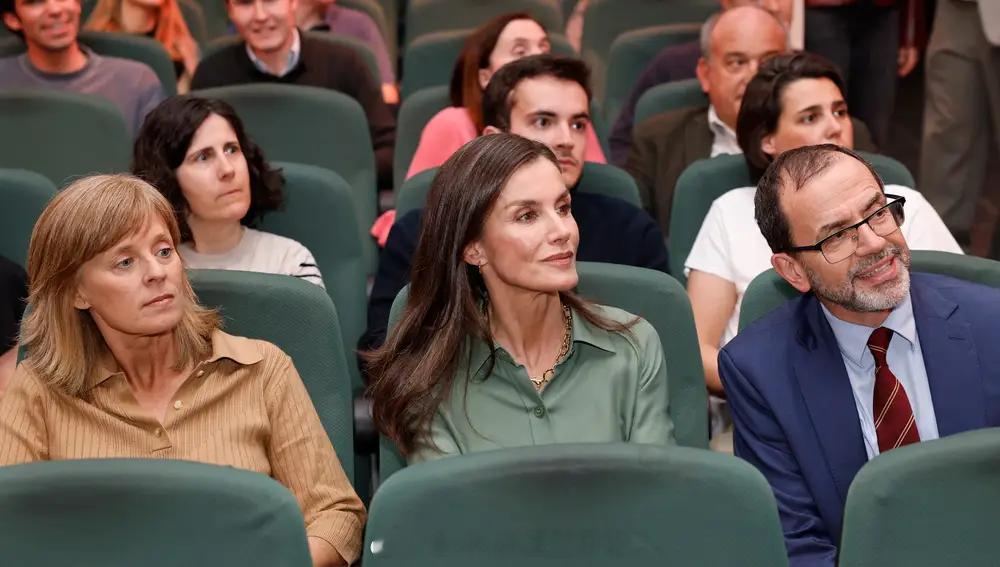 西班牙王室 4月16日，莱蒂齐亚王后现身马德里查马丁区的Nicolás Salm