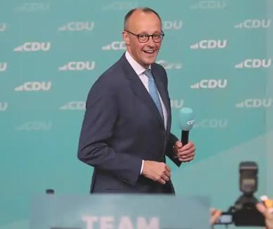 近日，梅德韦杰夫说：不排除美方会用控制马杜罗的手段绑架德国总理默茨。
 
1月4