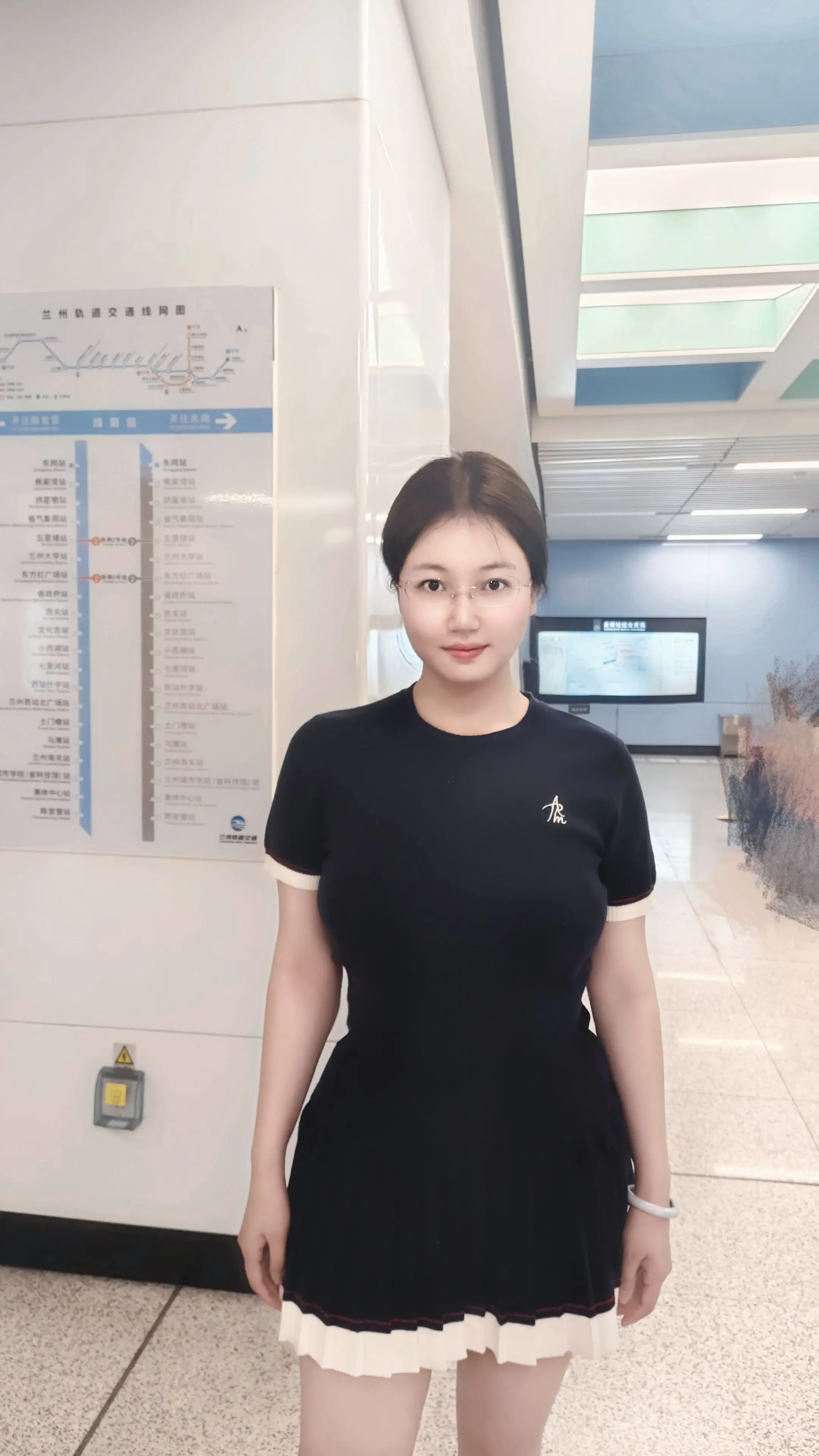 你说去逛街，我说在开会