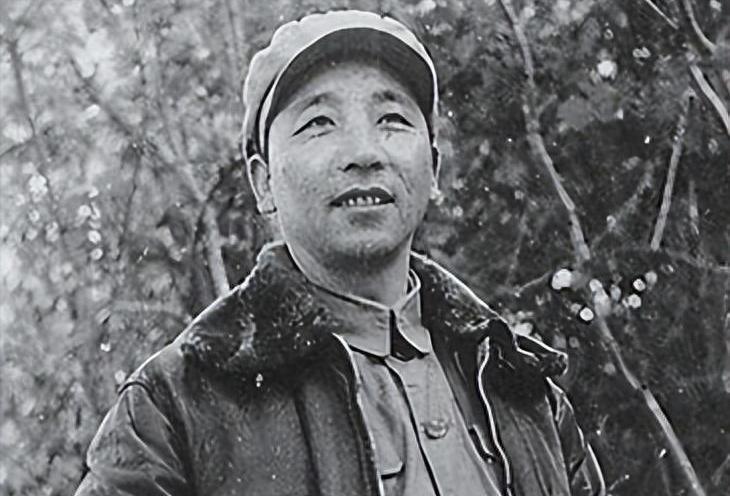 陈赓因副营长败坏形象要撤职，被秦基伟提醒权责归属，纵队权限到底谁能管？
1948