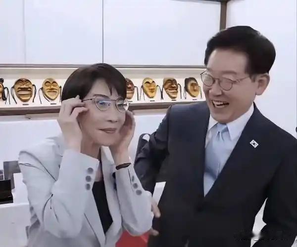 上不了台面！高市用温泉招待李在明，背后却暗藏杀机拉多人下水..
 
2026年5