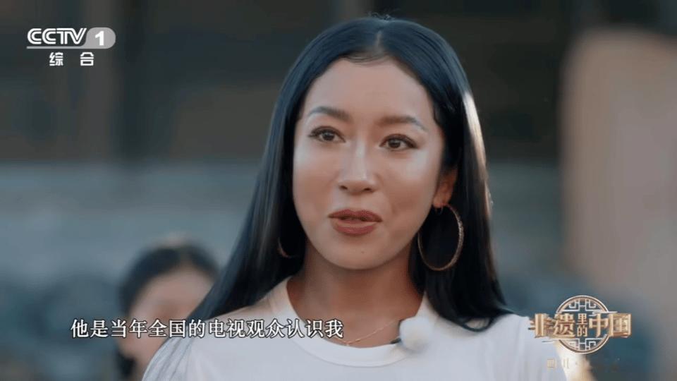 Momoko这次真的真情流露！回到大凉山听到家乡歌谣，看着传承非遗文化的乡亲们，