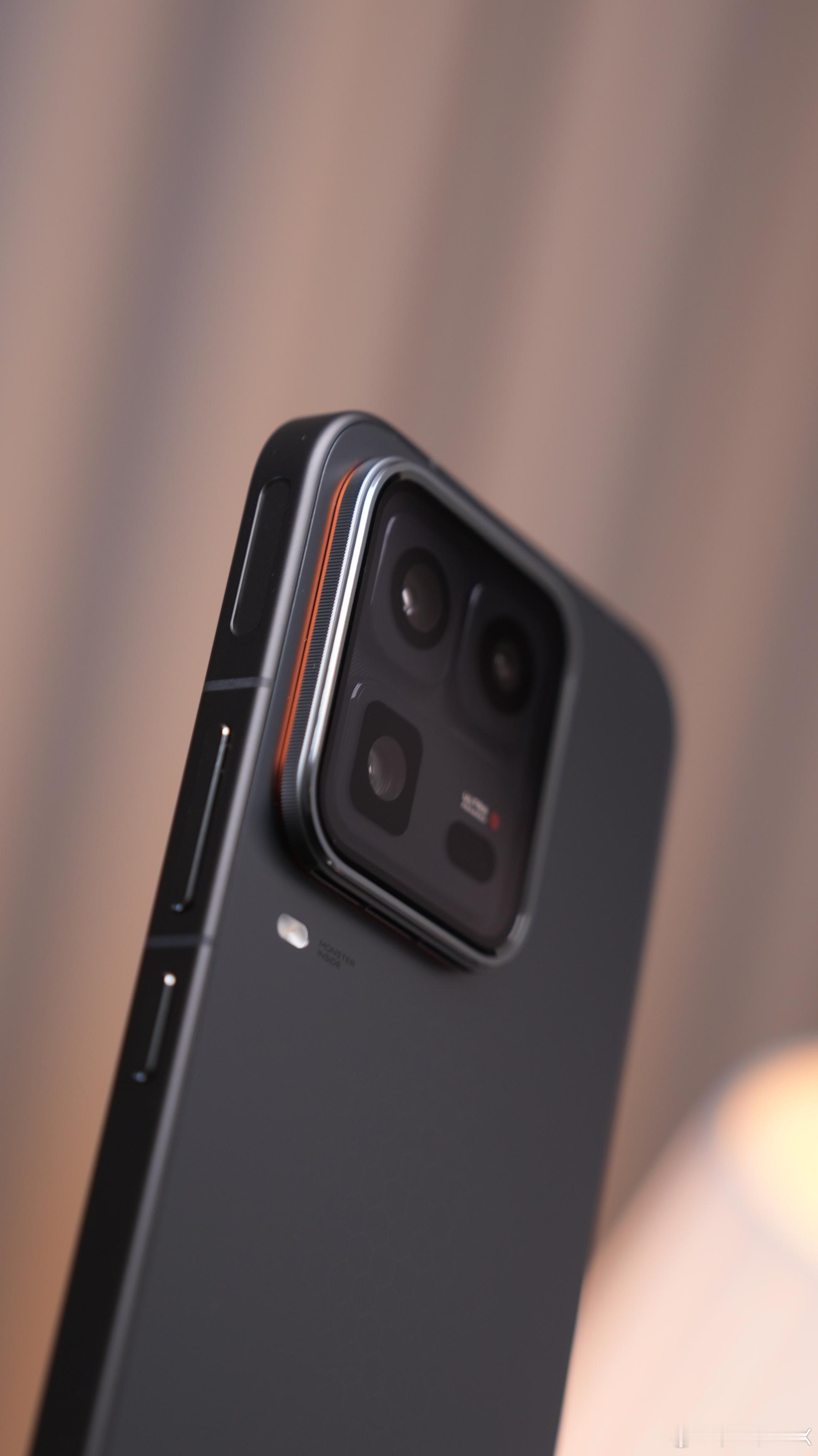 行业首个性能UltraiQOO 15 Ultra设计真的太酷了 