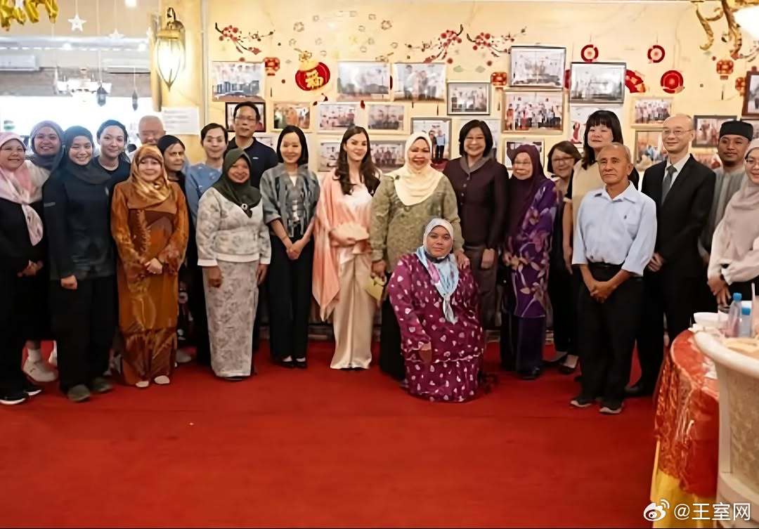文莱王室 🇧🇳9月10日，阿妮莎王妃和婆婆玛利亚姆在文莱的Tiong Jay