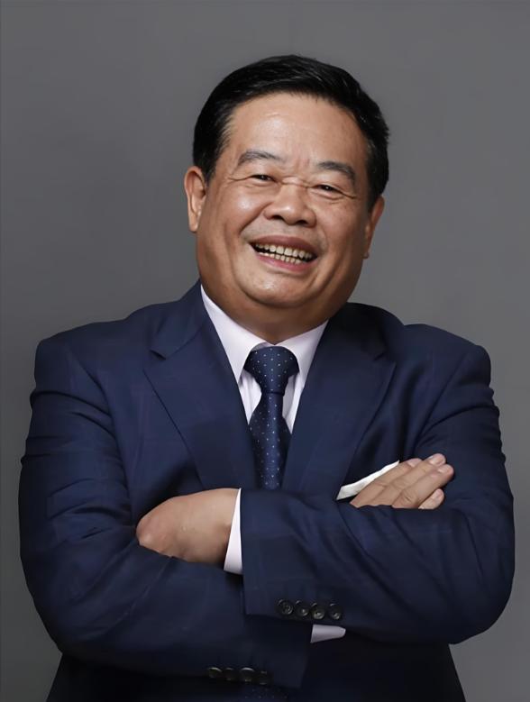 曹德旺前脚办起福耀科技大学，董明珠大姐后脚也坐不住了。

这一次，她不是给学校捐