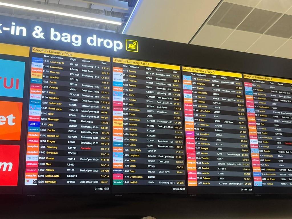 由于英国苏格兰主要空管中心网络连接中断后，英国全国空中交通管理公司（NATS）的