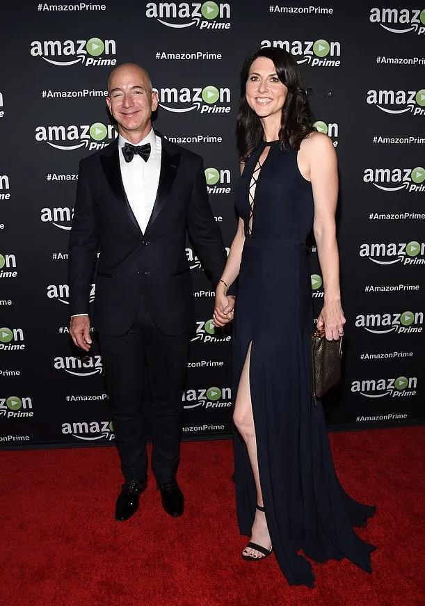 亚马逊的创始人贝索斯前妻斯科特短短一个月内，向多所高校及奖学金组织捐超21亿元！