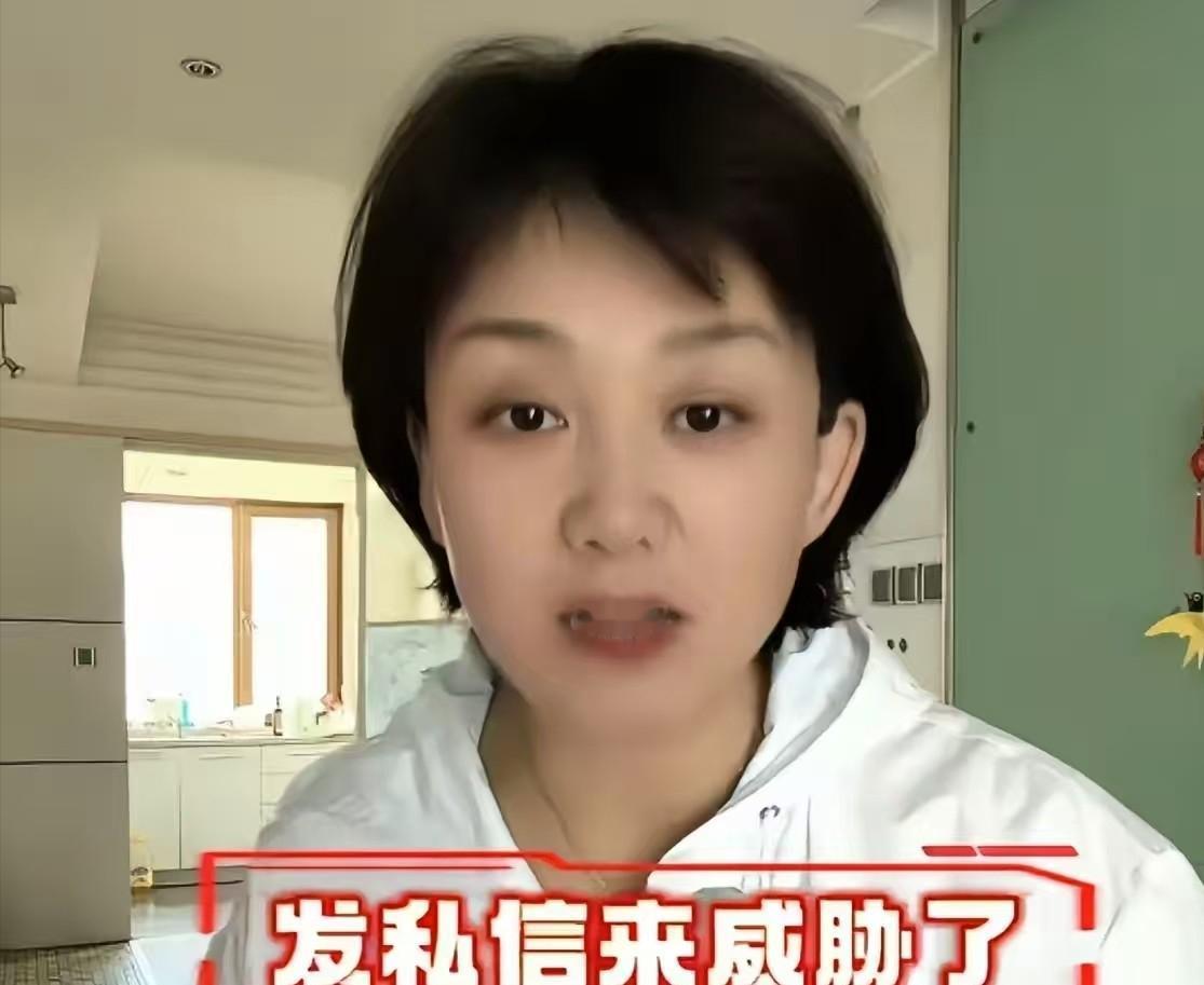 坐拥近六百万粉丝的女记者杨威，因为曝光福建漳州龙海区“药水杨梅”的内幕，直接捅了