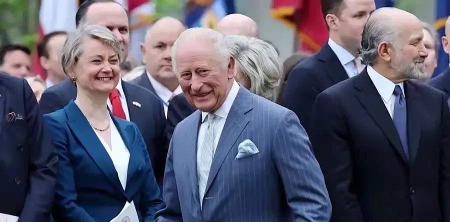 轮到英国这次左右为难了！前脚刚跟着美国签完南海联合声明，第二天中国驻英使馆就发话