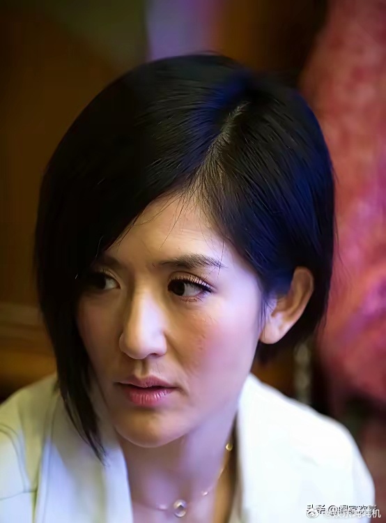 我们都错怪谢娜了！当初她在澳洲借了包文倩3万澳元买包，回国后立马转了3万元人民币