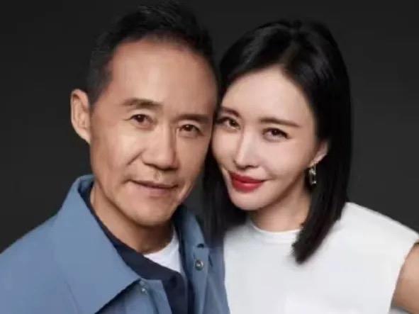 2026年初，田朴珺清空社交媒体上与王石的合影等一系列举动，引发两人离婚传闻。1