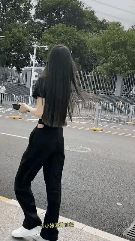 千秋无绝色，悦目是佳人。倾国倾城貌，惊为天下人！