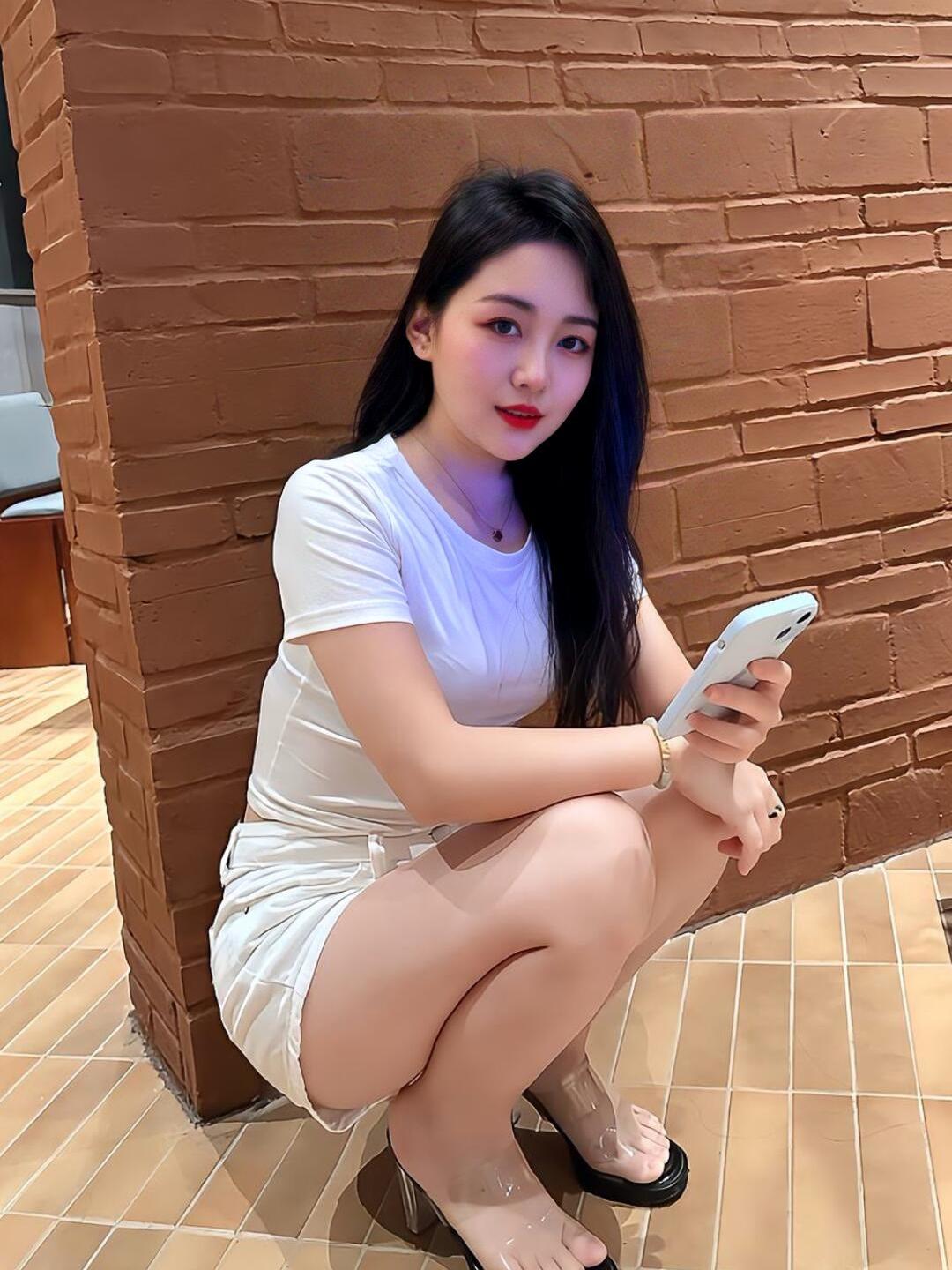 性感白色短裤女性打扮技巧