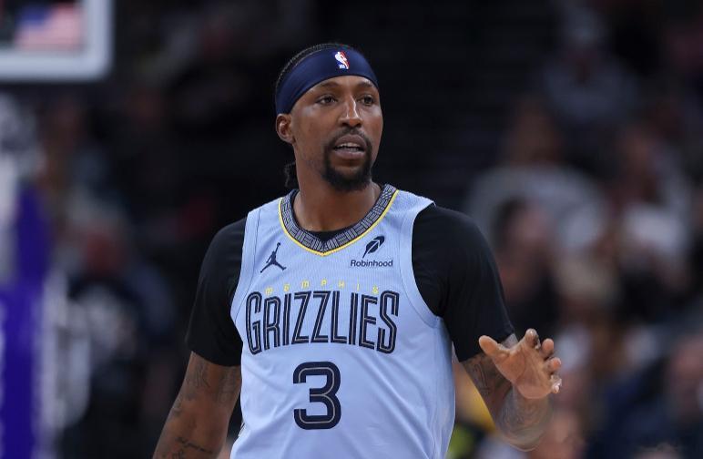 今日，灰熊官方公布了明日比赛的伤病报告。出战成疑：波普（右腿筋酸痛）杰伦·韦尔斯