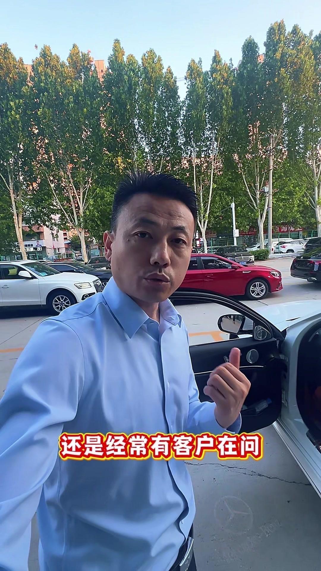 ✨奔驰的儿童锁在哪里？开启后无法从车内打开车门。

1️⃣位置：在门上边，一个小