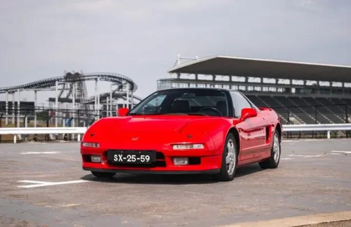 一辆底盘编号T000233的1991款红色本田NSX，将于2026年10月31日