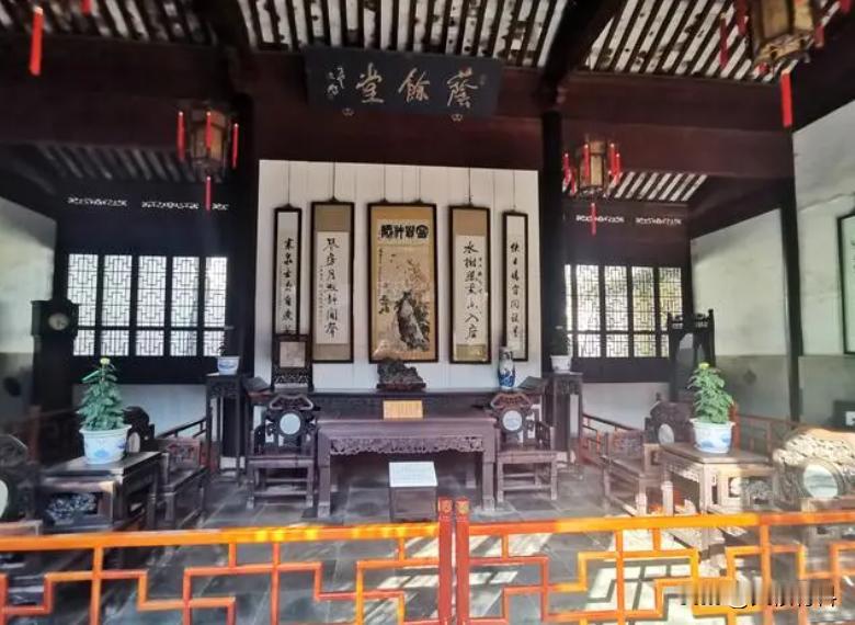 1996年，安徽黄村一幢建于清朝的大宅遭遇拆迁，主家心痛无奈，没料到，一个美国女