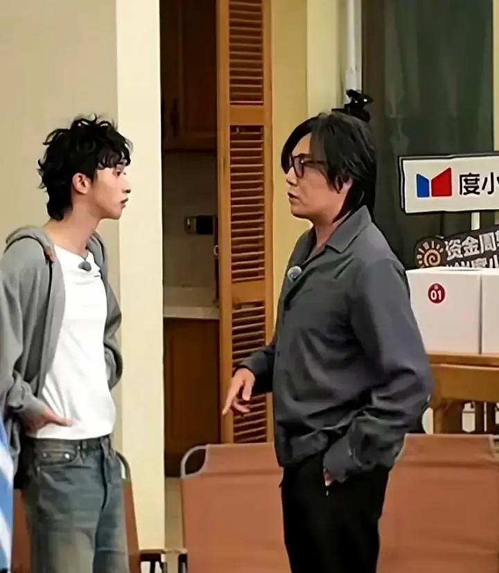 秦昊被问孩子张嘴就说仨，把伊能静和庾澄庆生的恩利算进去。庾澄庆被问孩子只报现任生