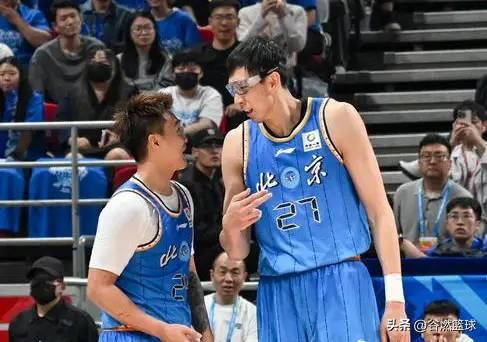 一声叹息！随着北京男篮今晚在CBA半决赛第四回合较量中主场85-99不敌上海男篮