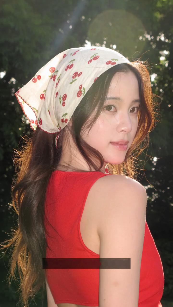 欧阳娜娜THX 欧阳娜娜 in CIDER樱桃印花头巾亚麻混纺船领纯色蝴蝶结背心