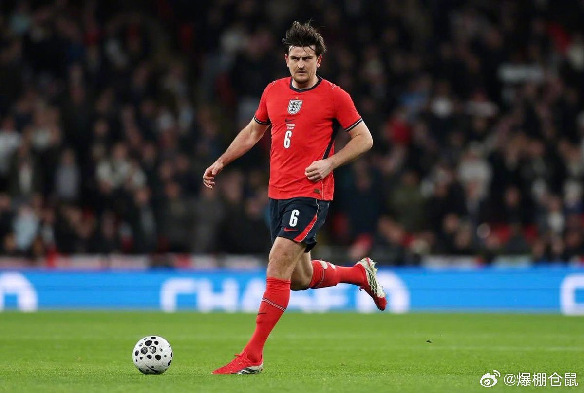 【他留下】罗马诺：33岁后卫马奎尔即将与曼联签下一份1+1年的新合同，双方已经达