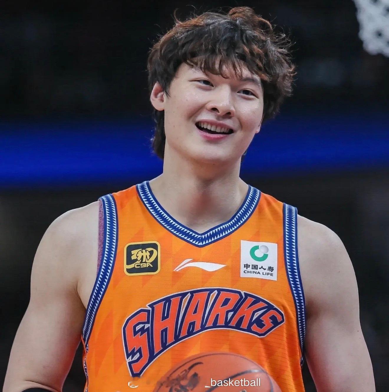 真给山东机会？上海久事今晚轮休王哲林和李弘权，加上两名内线外援也不打，山东高速今