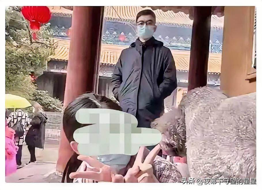 涉事男主的第一个噩耗来了！
 
据知情人透露，
 
他早就盯上了香港优才政策，偷