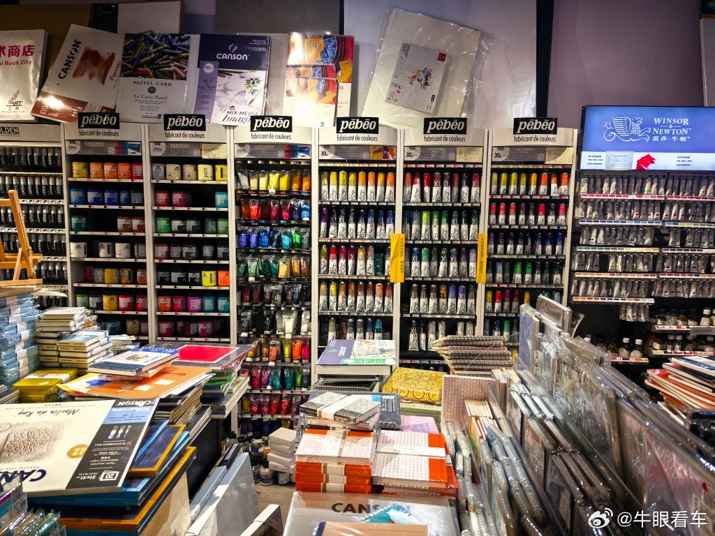 看着这绘画工具和颜料，现学绘画应该来不及了 