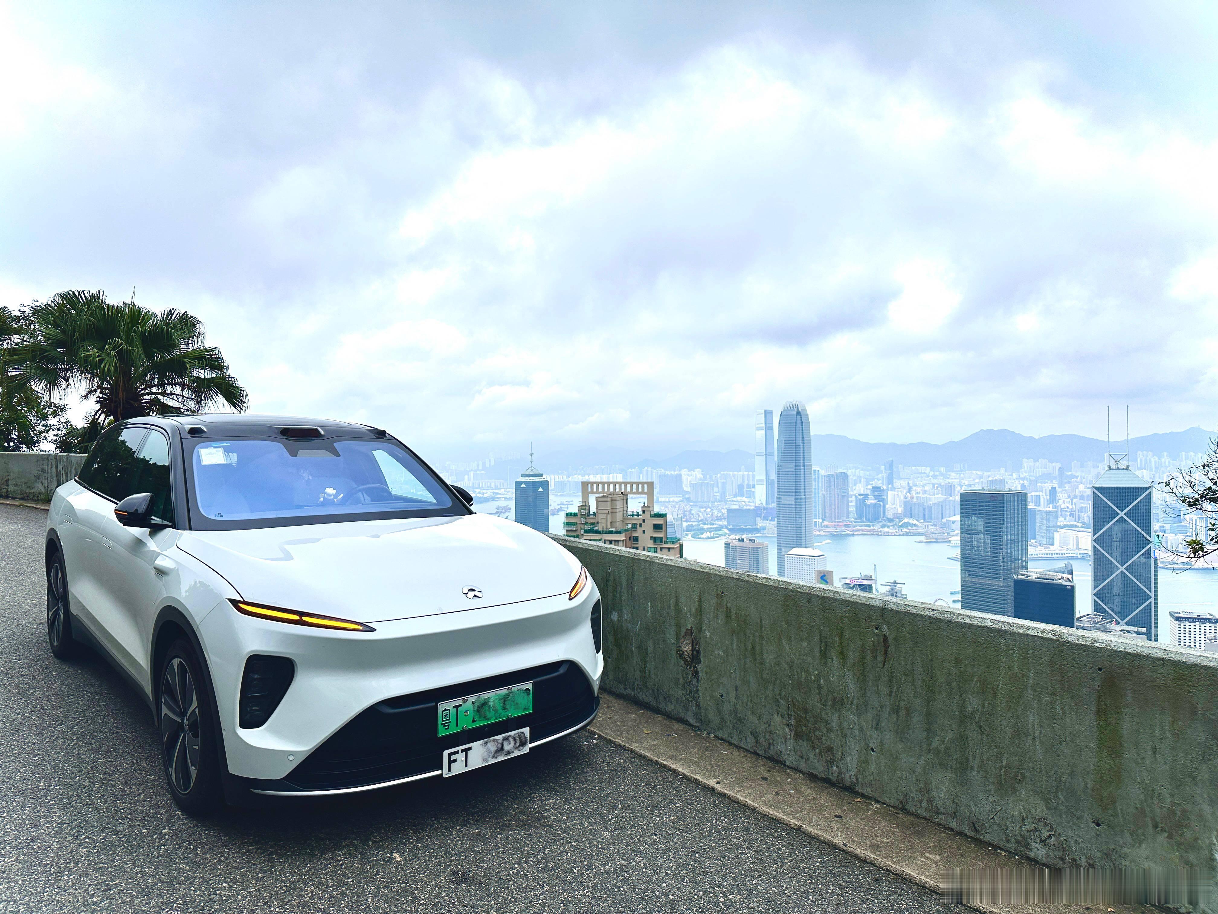 给你们感受一下ES8挂了港牌的感觉。又是哭泣😭的一天，ES9车友们，你们上牌了
