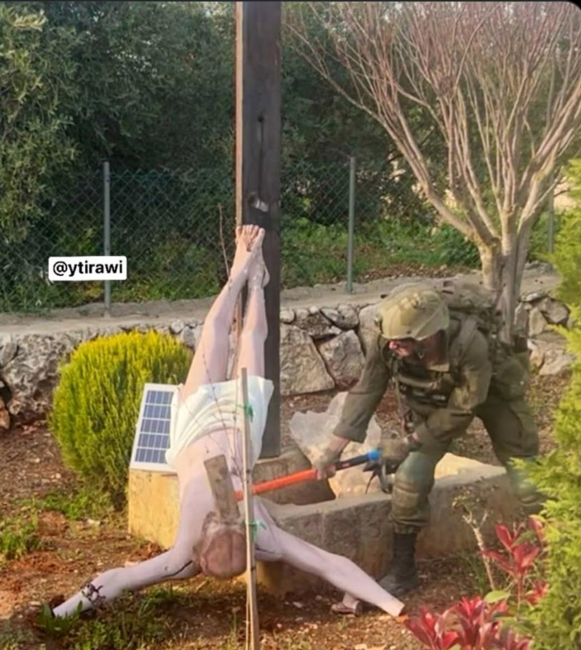 真的太离谱了！一张照片，直接在全球社交平台炸翻了天！
 
以色列士兵疑似当众破坏