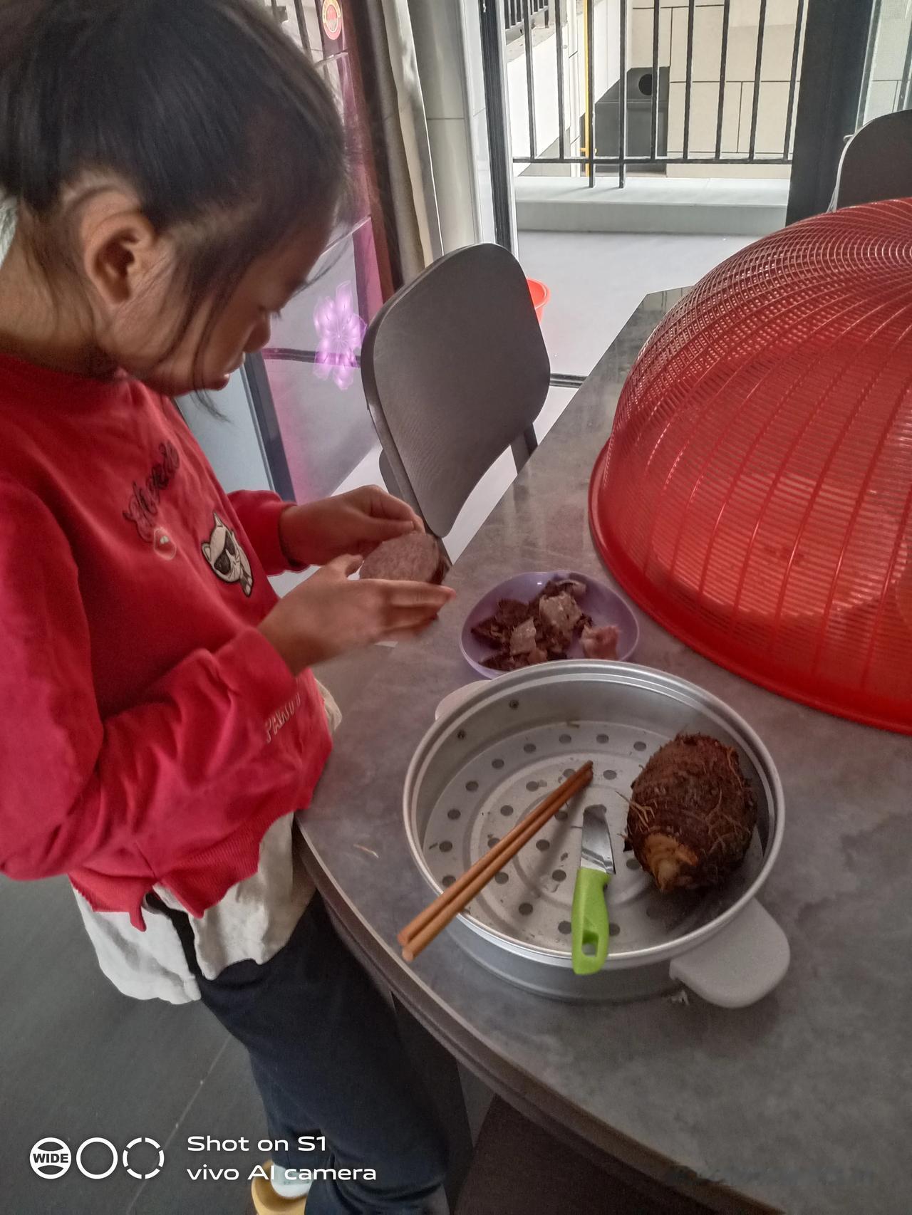 很久很久以前，我在西伯利亚北校区前面的状元桥上看王八，远远的看见一个佬用王八的步