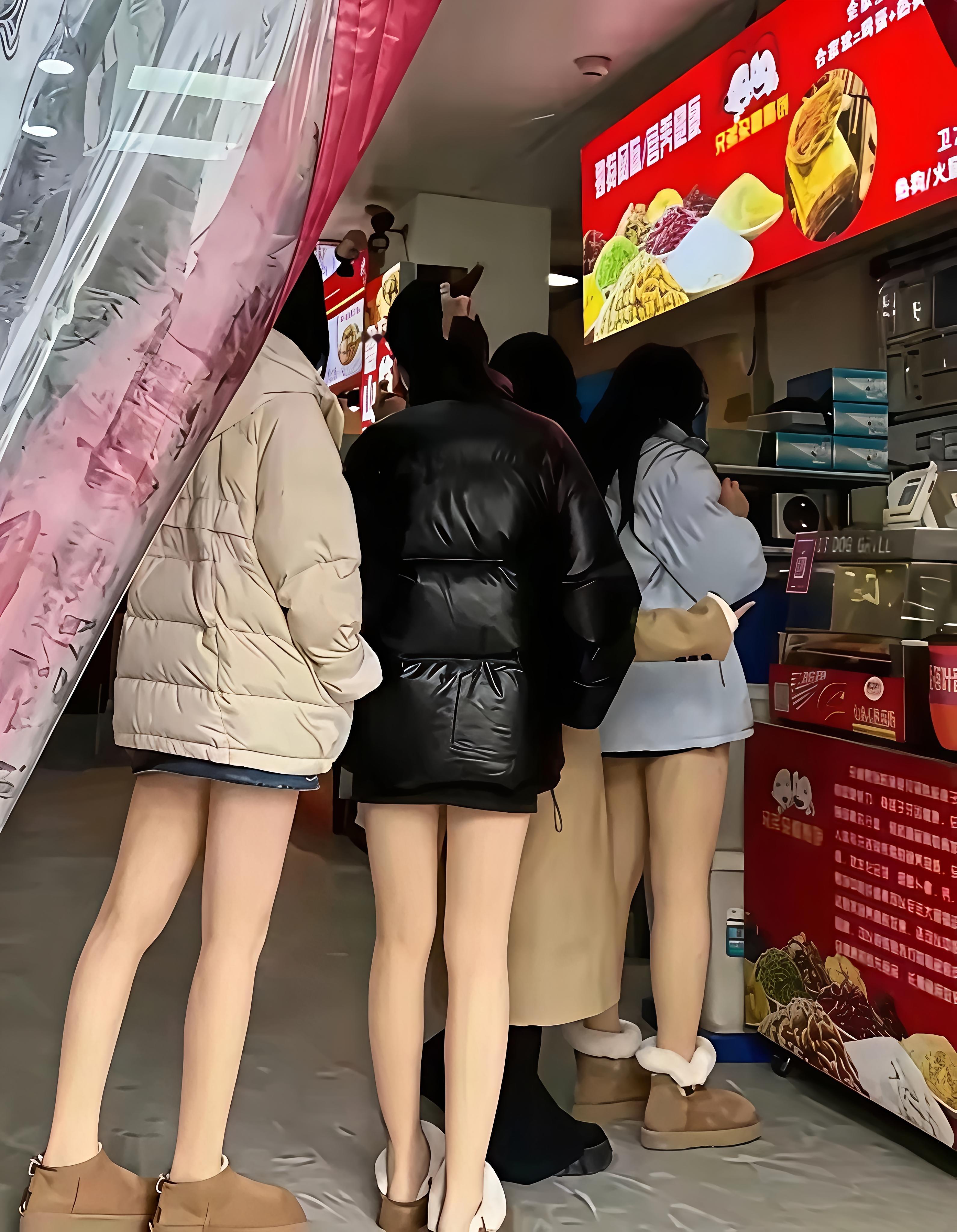 女孩子冬天这样穿，保暖又美丽。 
